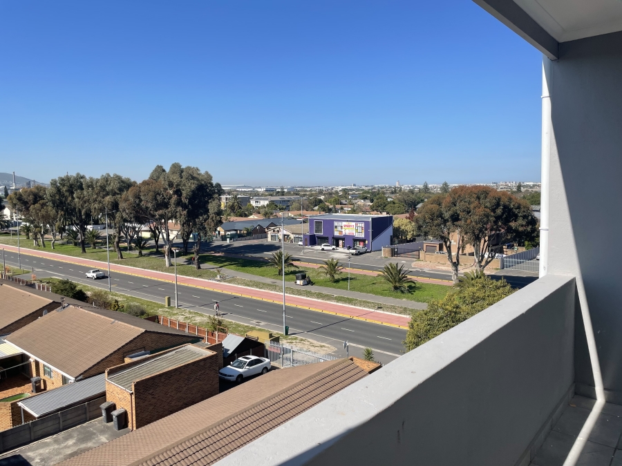 1 Bedroom Property for Sale in Table View Western Cape